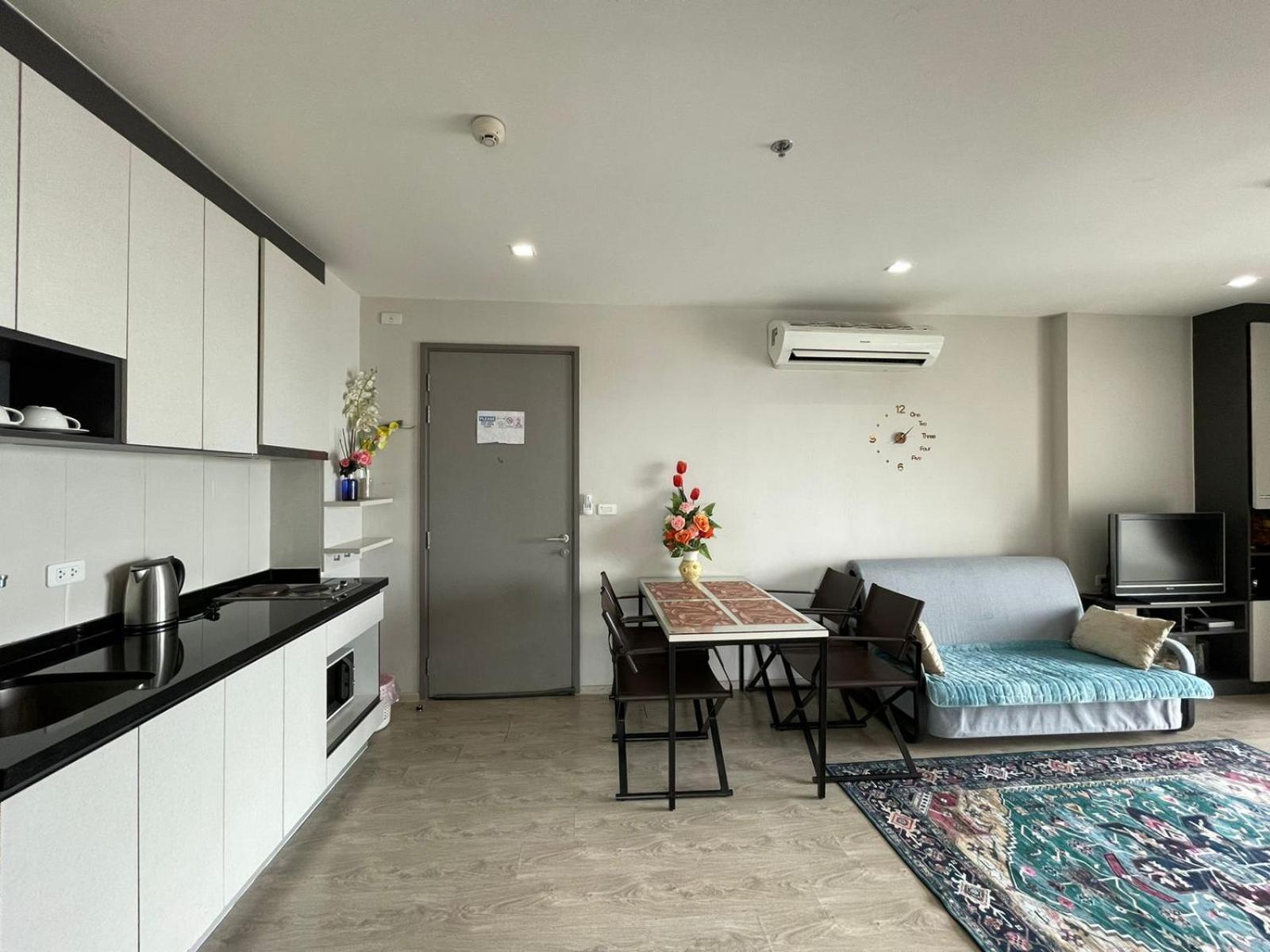 The Base Infinity Apartment Pattaya Exterior photo
